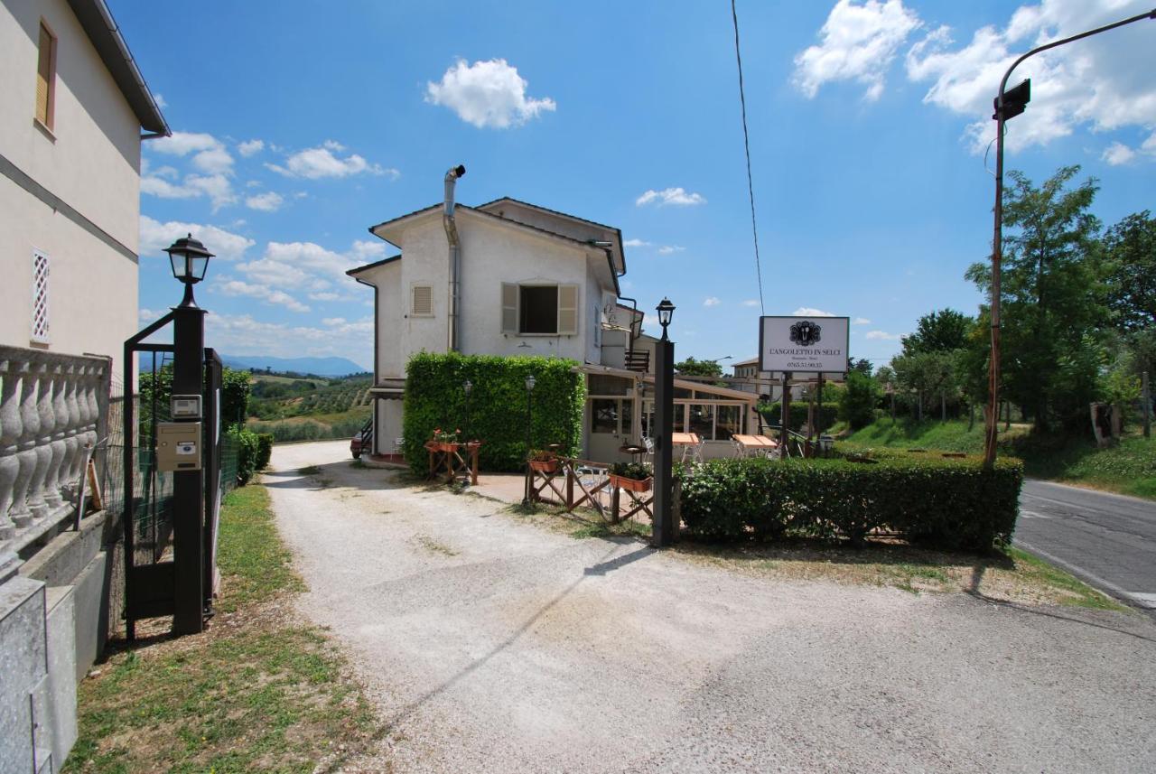 Hotel & Ristorante L'Angoletto In Selci Selci  Kültér fotó